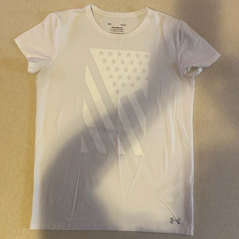 Under Armour Woman’s Shirt Size Medium